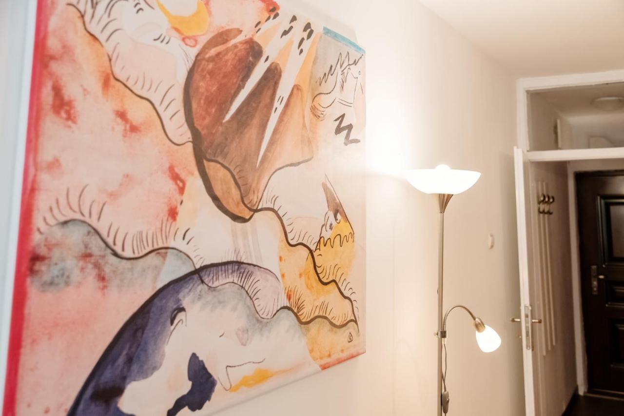 Urban Center Apartment *